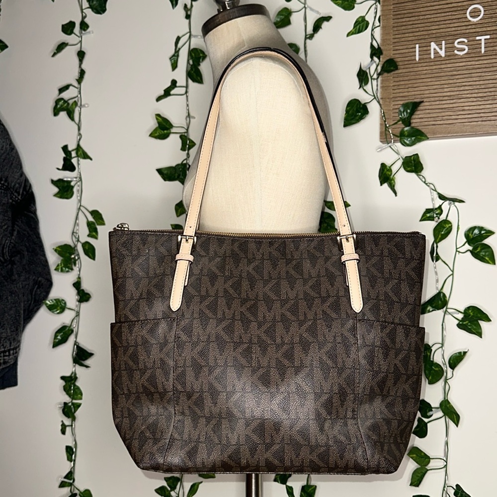 Michael Kors Jet Set East West Signature Zip Tote Bag - Picture 3 of 14